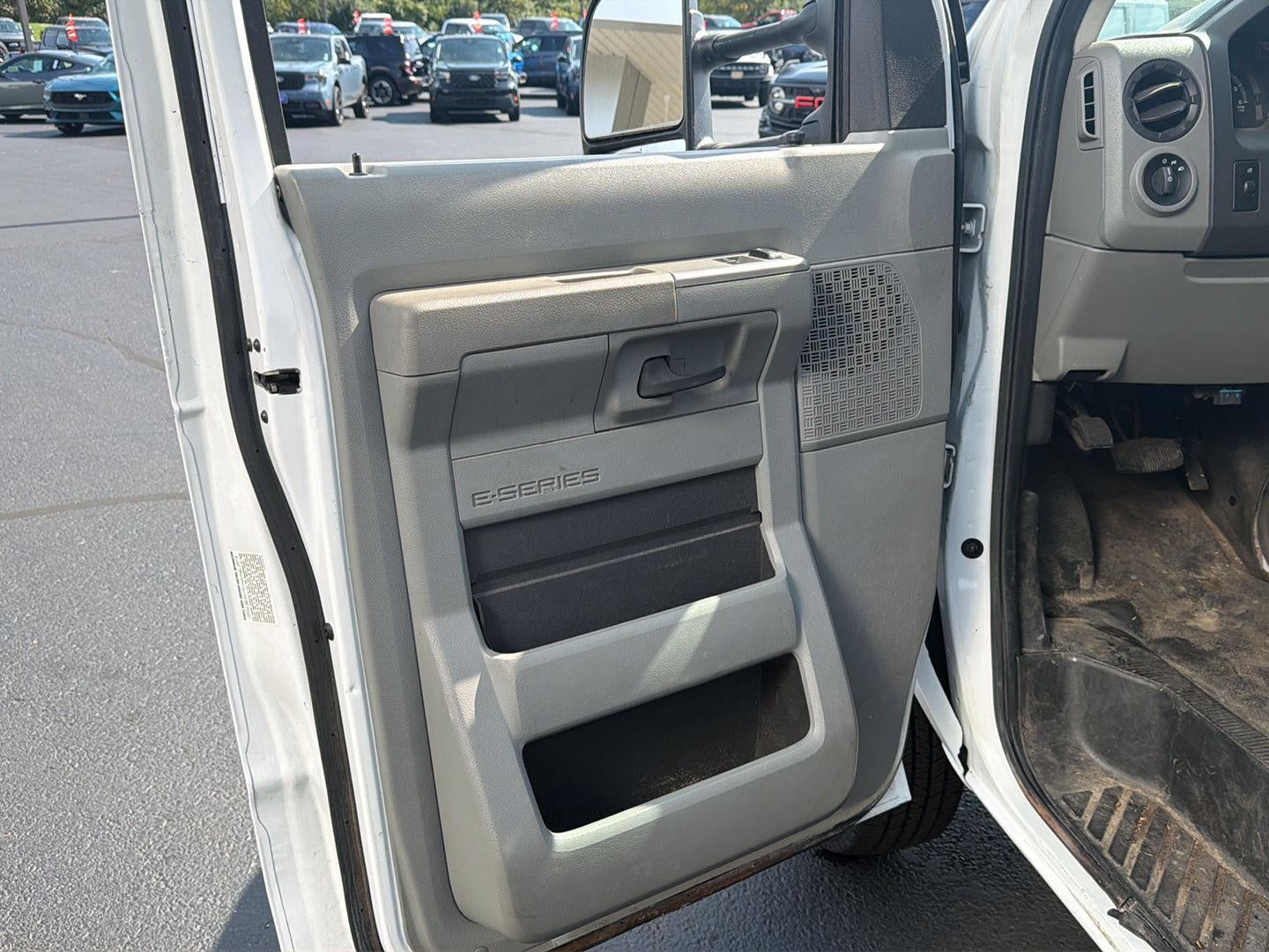 2015 Ford Econoline Commercial Cutaway Base