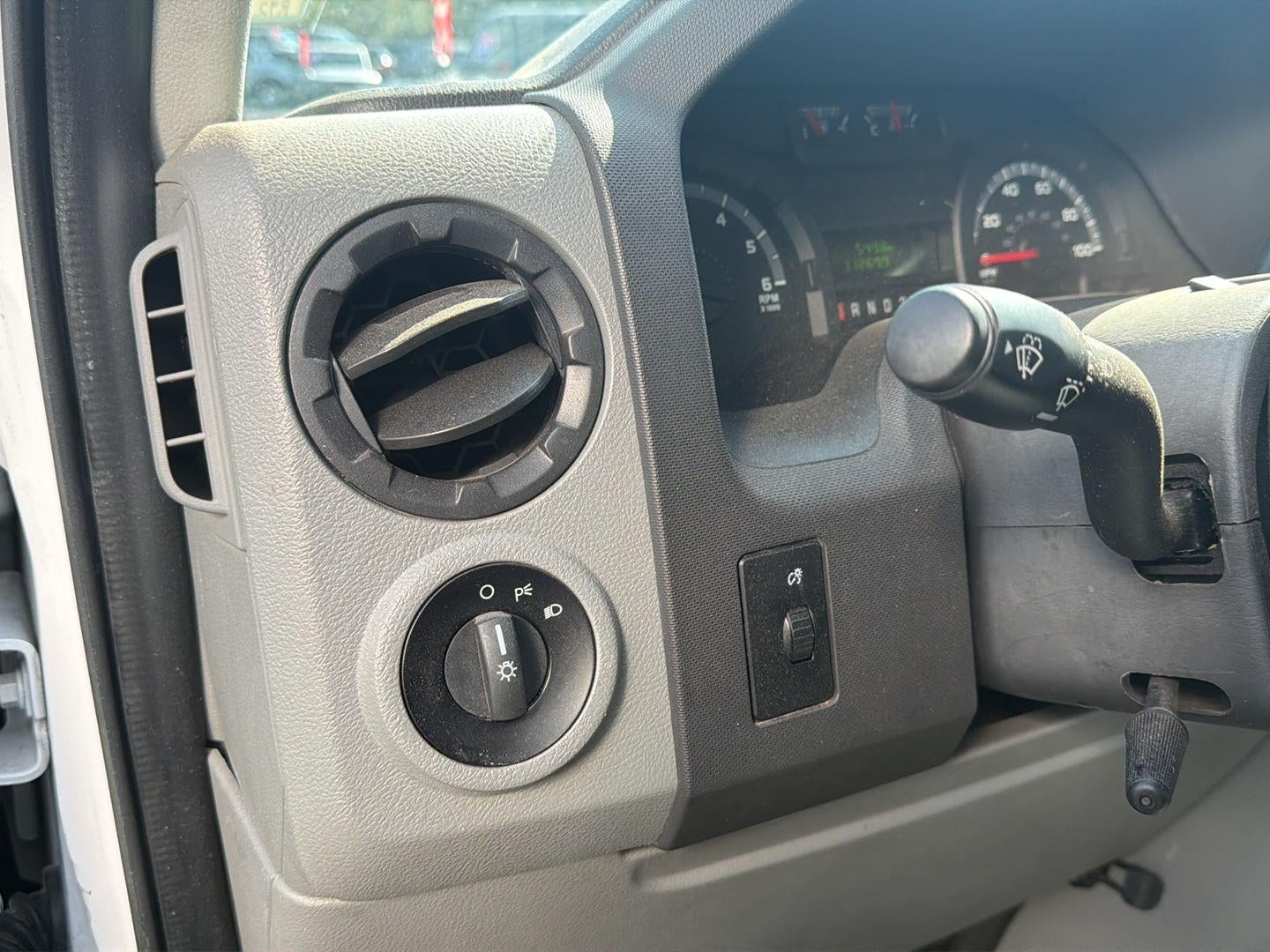 2015 Ford Econoline Commercial Cutaway Base