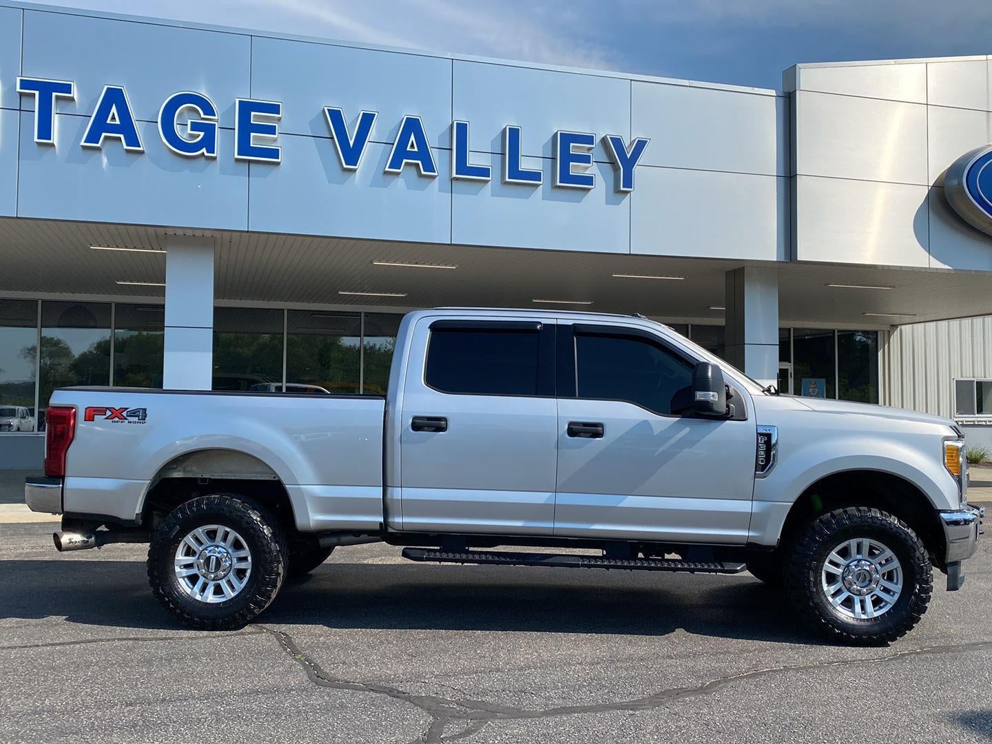 2017 Ford Super Duty F-350 XLT