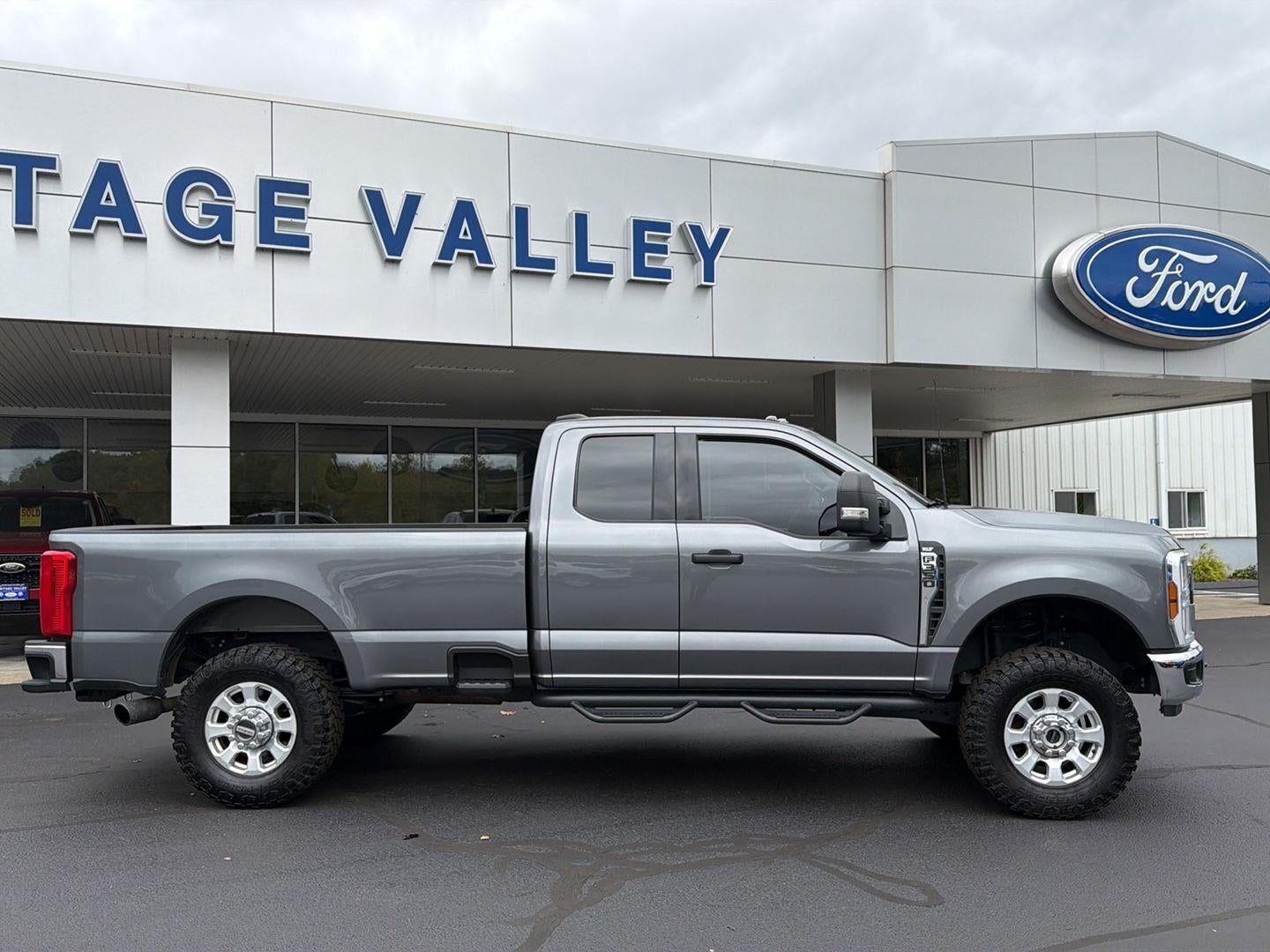 2024 Ford Super Duty F-350 XLT