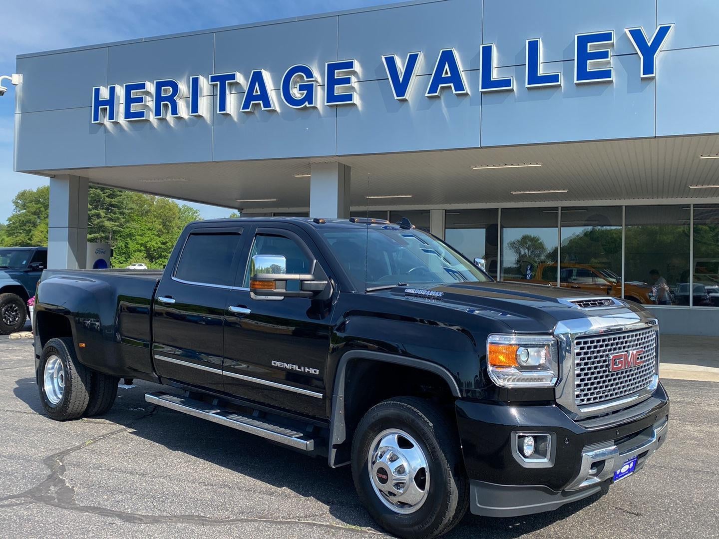 2017 GMC Sierra 4WD Crew Cab Long Box Denali's photo