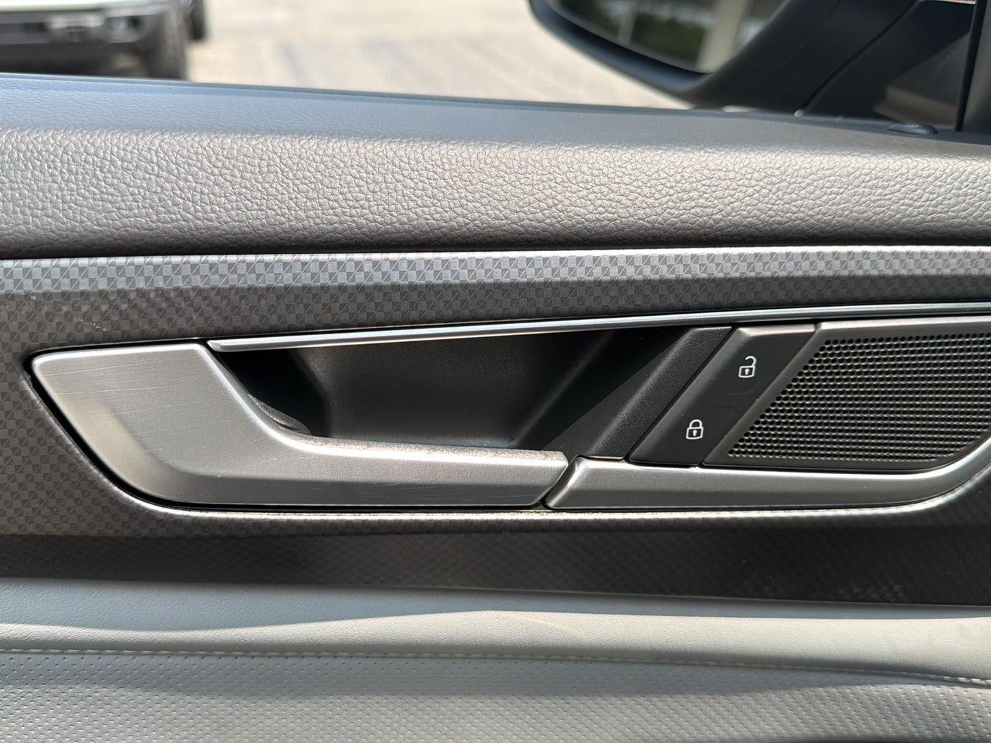 2024 Volkswagen Atlas 2.0T Peak Edition SEL