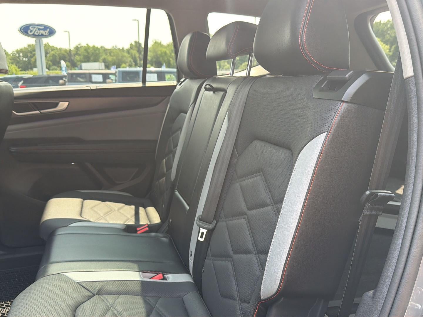 2024 Volkswagen Atlas 2.0T Peak Edition SEL
