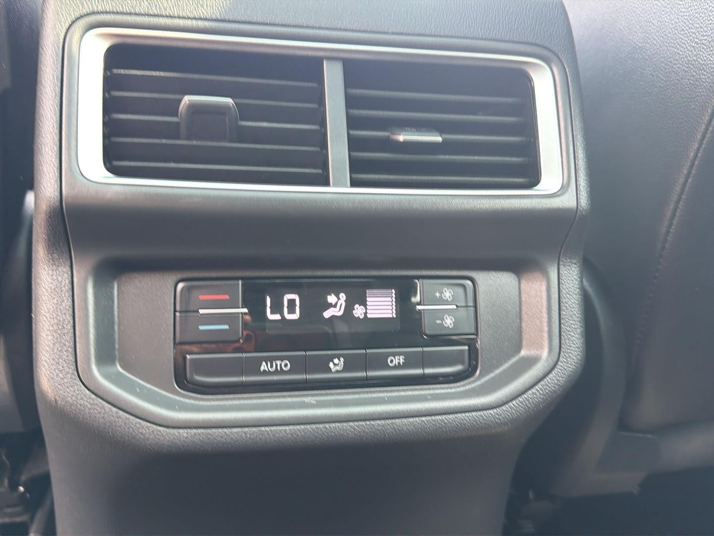 2024 Volkswagen Atlas 2.0T Peak Edition SEL