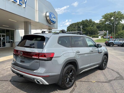 2024 Volkswagen Atlas 2.0T Peak Edition SEL